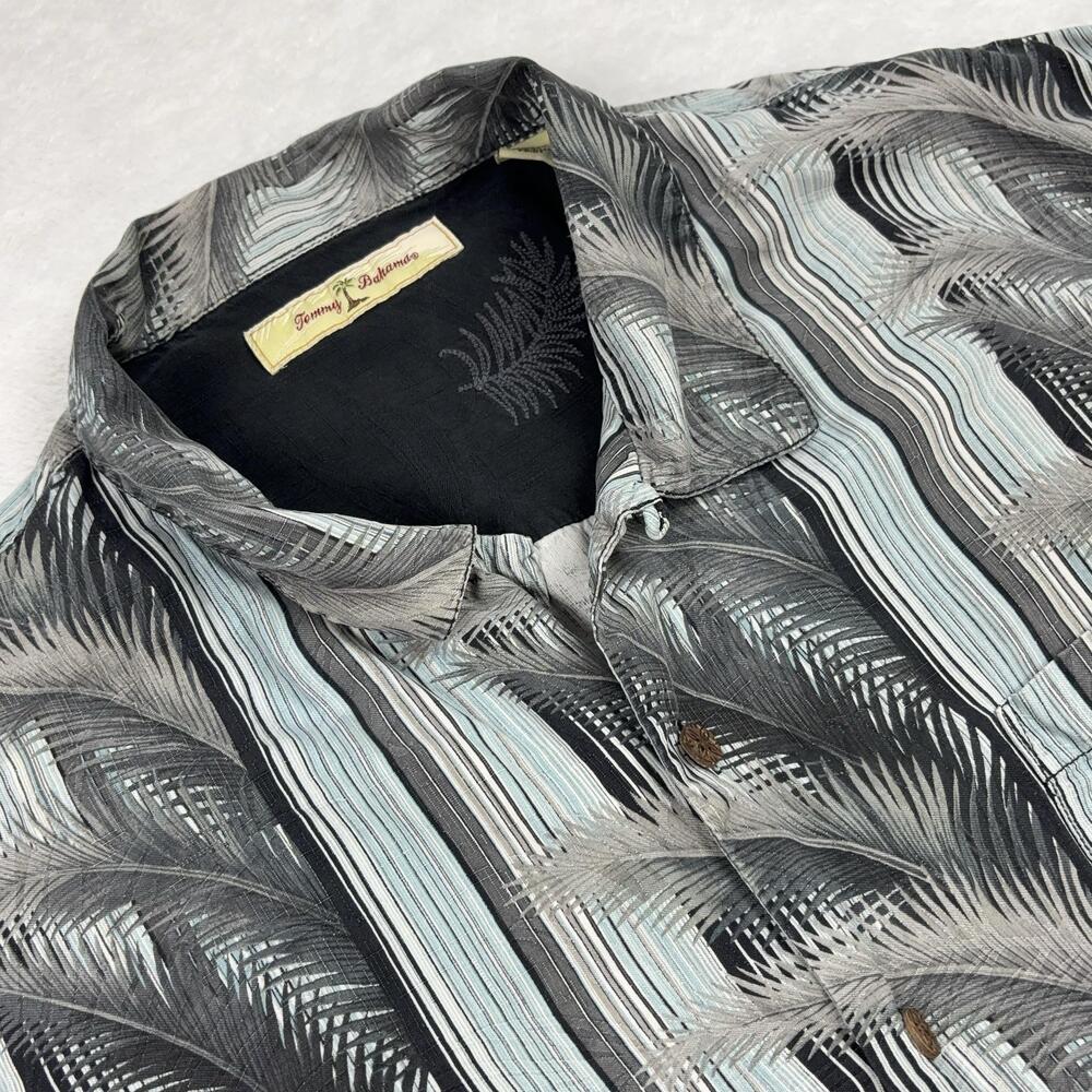 Tommy Bahama Button Up Shirt Men XL Blue Striped Silk Short Sleeve Relaxed Fit